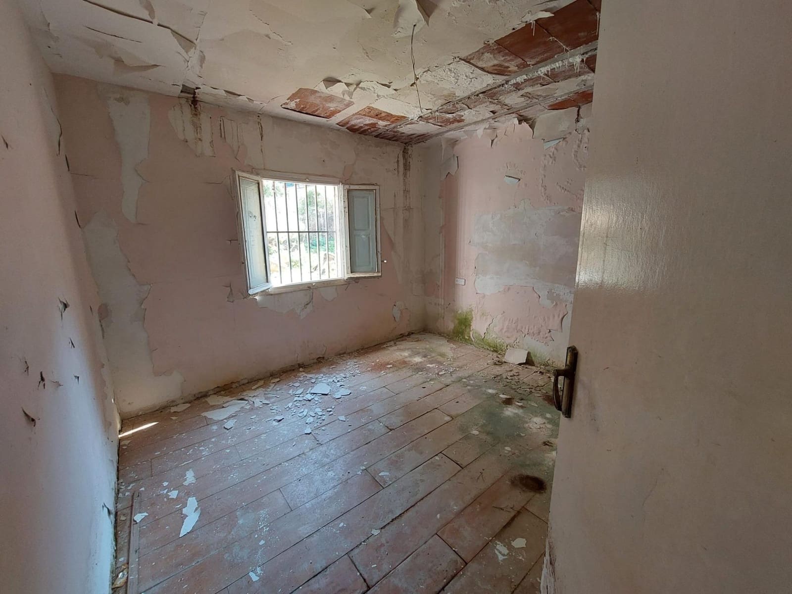 2 bedroom Villa for sale in La Torre de Claramunt with garage - € 99,000 (Ref: 9312874)