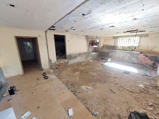 2 bedroom Villa for sale in La Torre de Claramunt with garage - € 99,000 (Ref: 9312874)