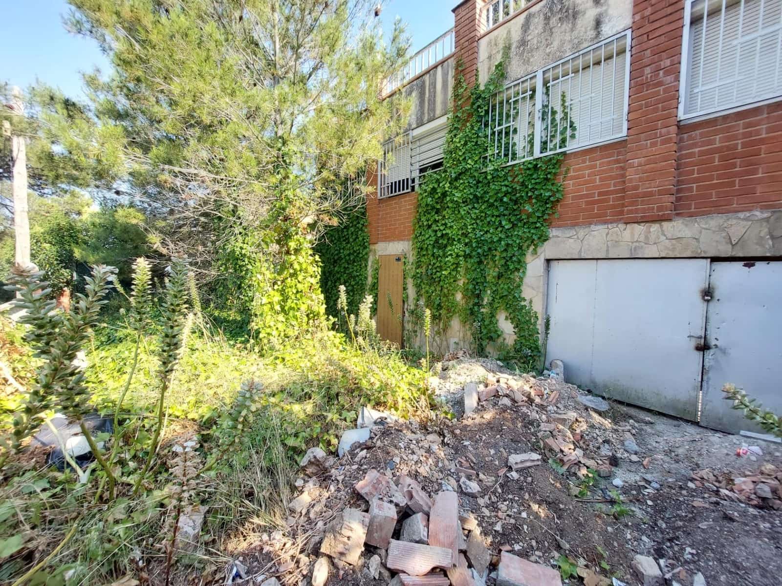 2 bedroom Villa for sale in La Torre de Claramunt with garage - € 99,000 (Ref: 9312874)