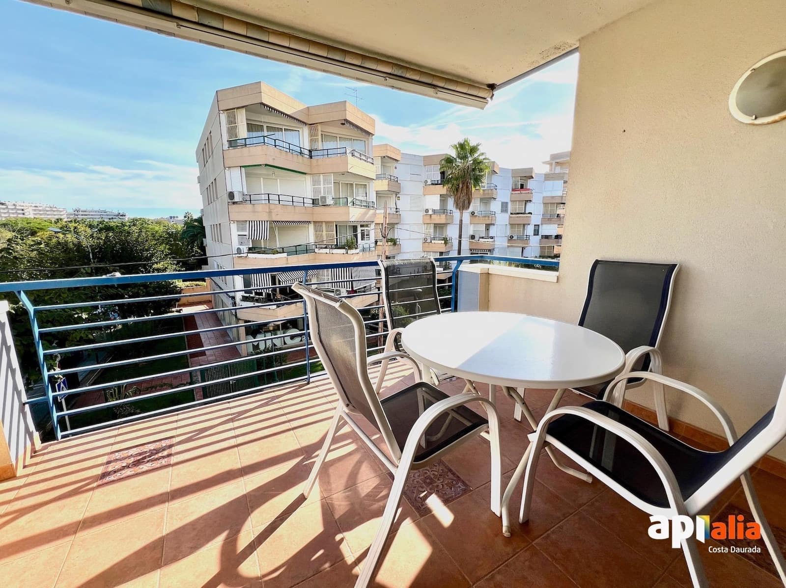 3 bedroom Flat for sale in Salou with pool - € 210,000 (Ref: 9390873)