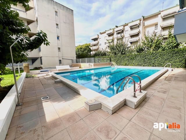 3 bedroom Flat for sale in Salou with pool - € 210,000 (Ref: 9390873)