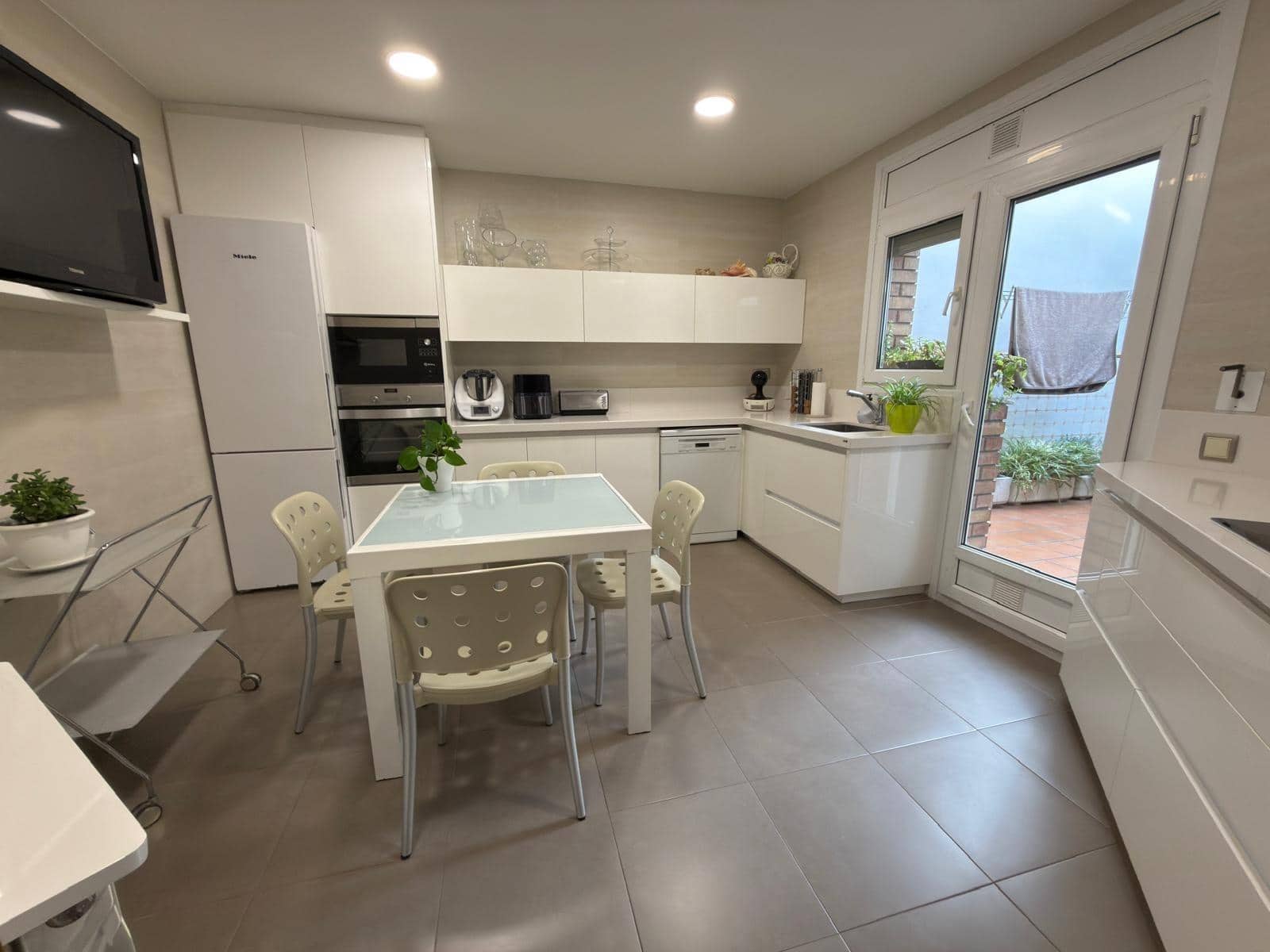 5 bedroom Townhouse for sale in Igualada with garage - € 450,000 (Ref: 9406867)