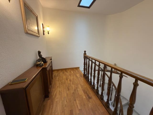 5 quarto Casa em Banda para venda em Igualada com garagem - 450 000 € (Ref: 9406867)