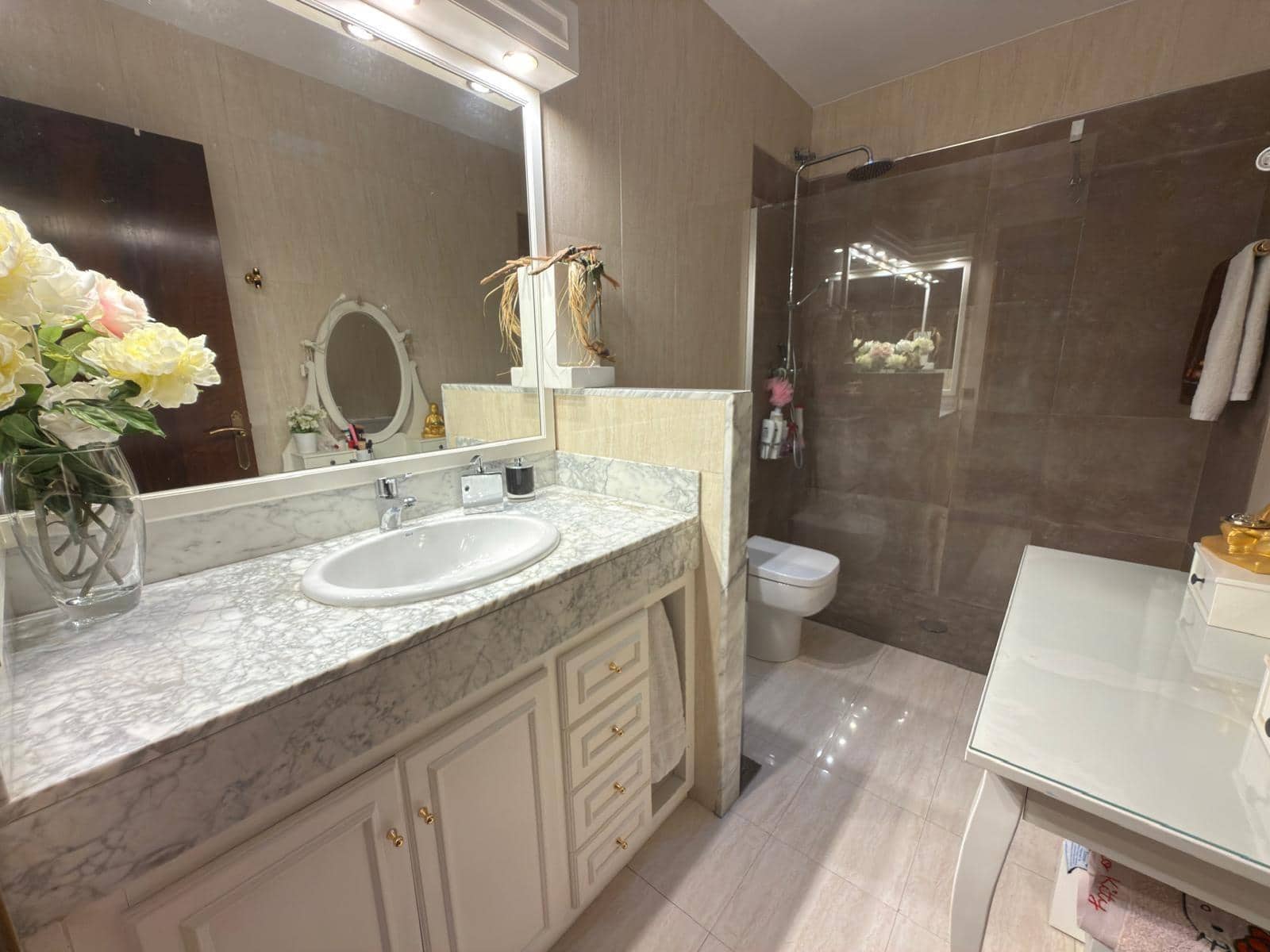 5 bedroom Townhouse for sale in Igualada with garage - € 450,000 (Ref: 9406867)