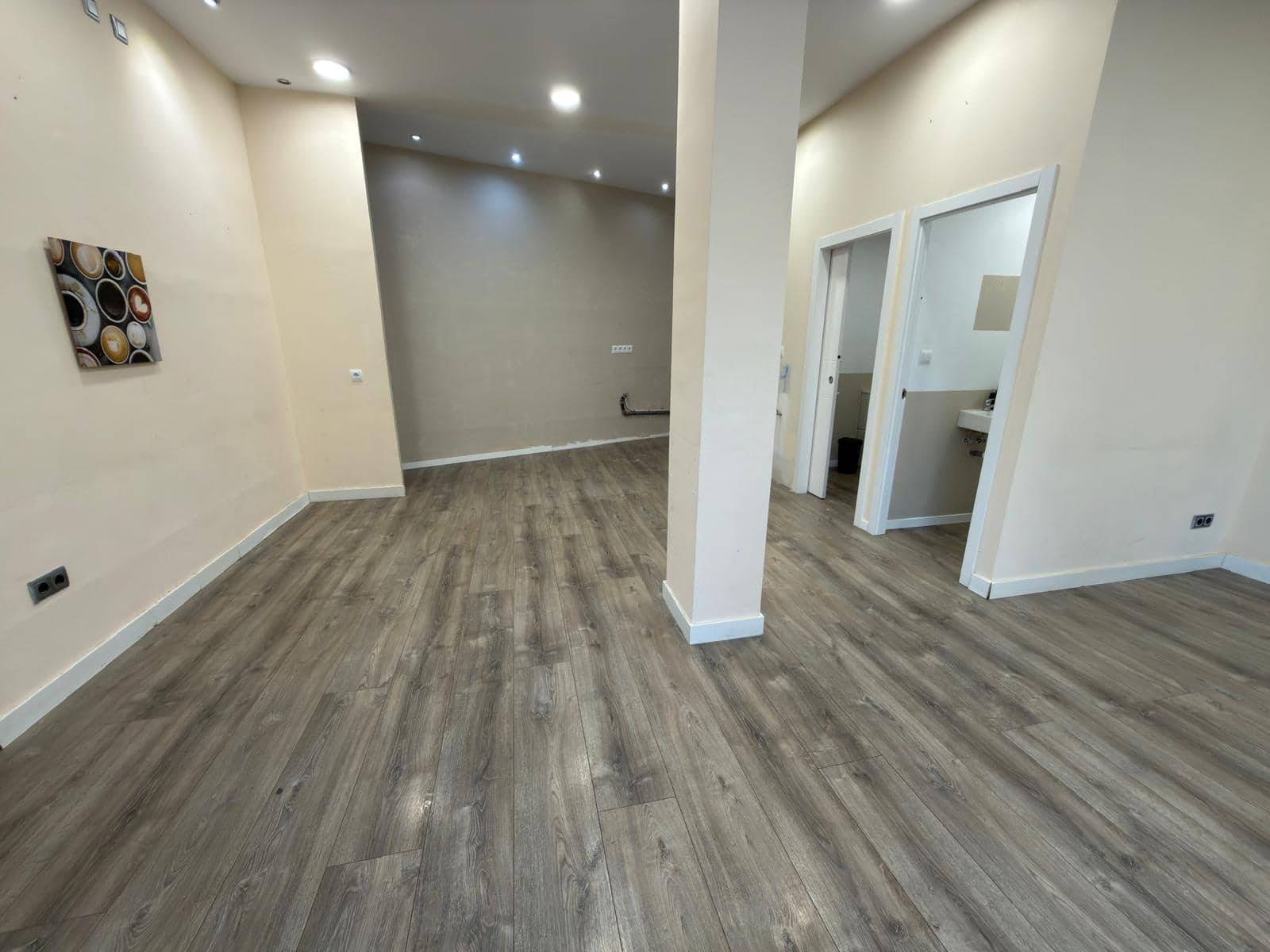 Commercial for rent in Igualada - € 800 (Ref: 9456264)