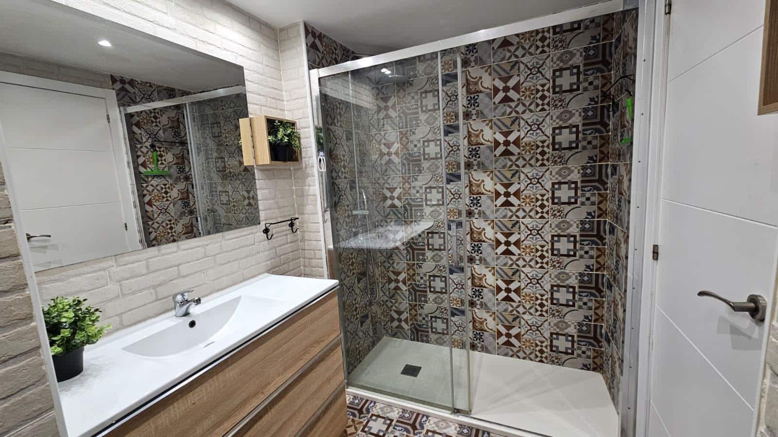 2 bedroom Flat for sale in Salou with pool - € 159,500 (Ref: 9486440)