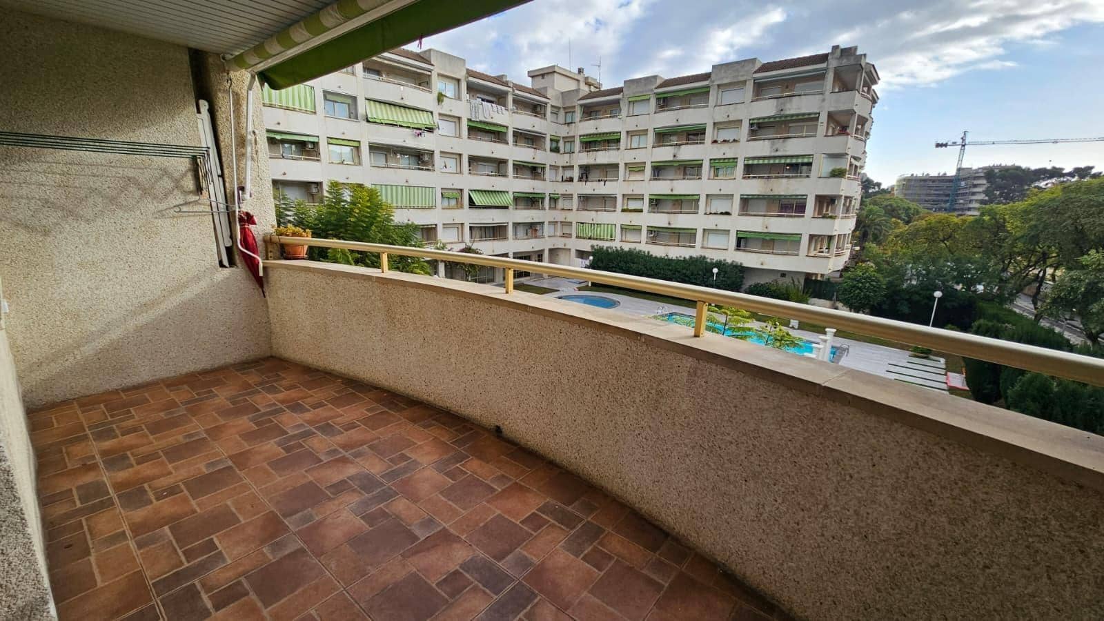 2 bedroom Flat for sale in Salou with pool - € 159,500 (Ref: 9486440)