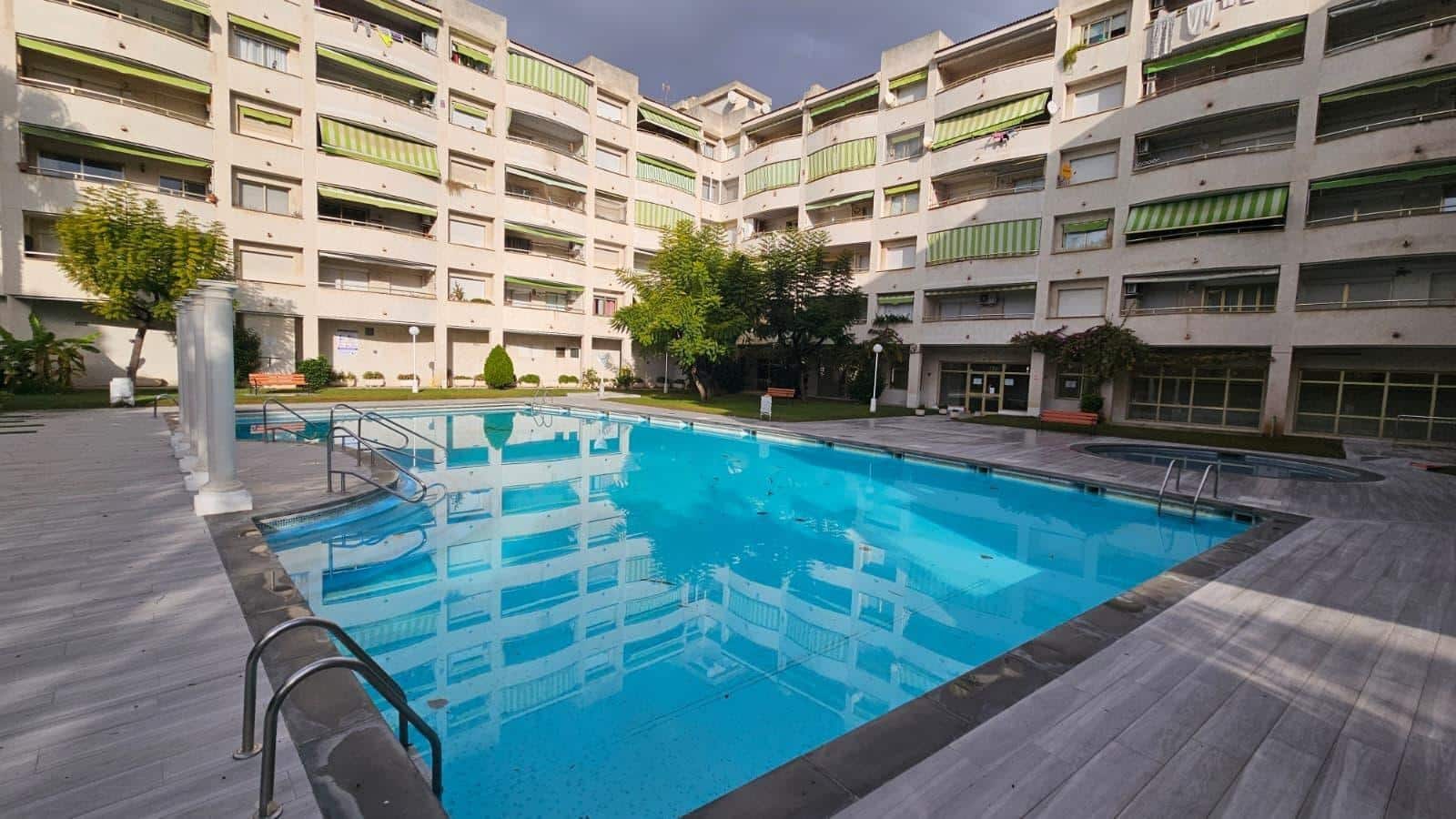 2 bedroom Flat for sale in Salou with pool - € 159,500 (Ref: 9486440)
