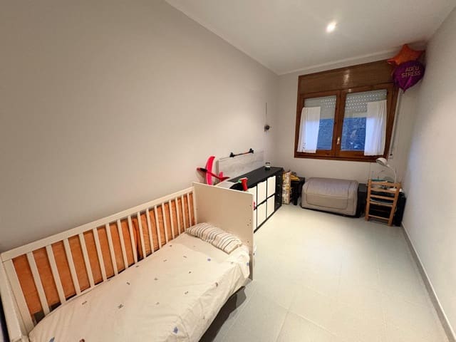 5 bedroom Townhouse for sale in La Torre de Claramunt with garage - € 320,000 (Ref: 9499110)