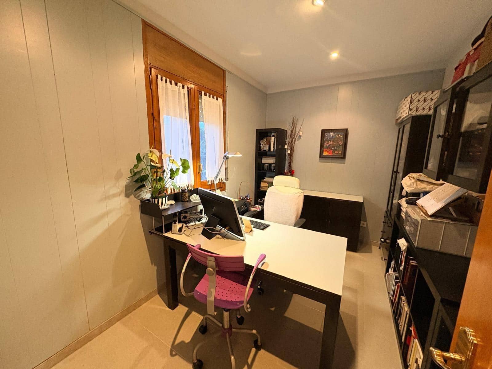 5 bedroom Townhouse for sale in La Torre de Claramunt with garage - € 320,000 (Ref: 9499110)