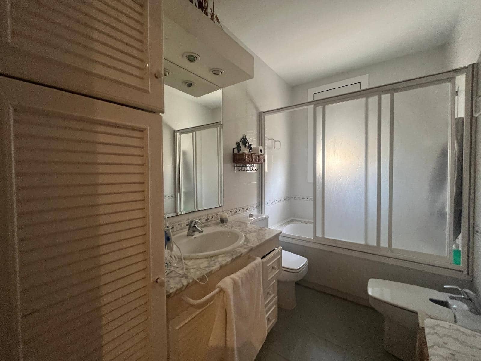 5 bedroom Townhouse for sale in La Torre de Claramunt with garage - € 320,000 (Ref: 9499110)