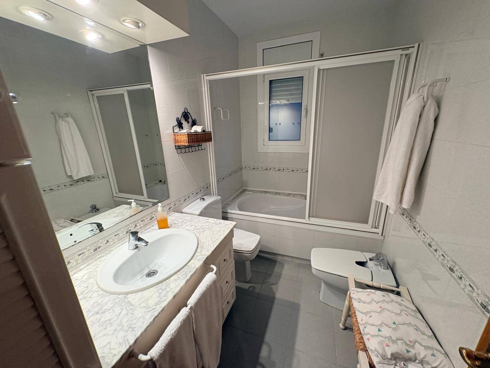 5 bedroom Townhouse for sale in La Torre de Claramunt with garage - € 320,000 (Ref: 9499110)