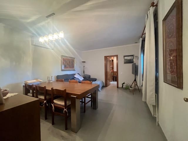 5 bedroom Townhouse for sale in La Torre de Claramunt with garage - € 320,000 (Ref: 9499110)