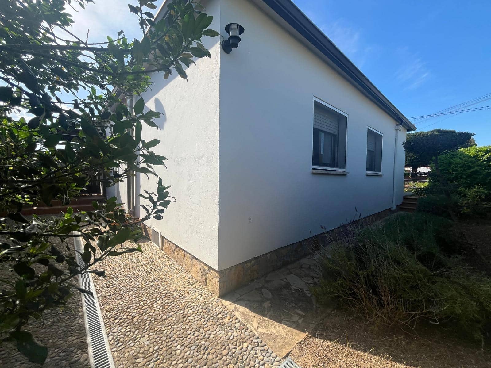 5 bedroom Townhouse for sale in La Torre de Claramunt with garage - € 320,000 (Ref: 9499110)