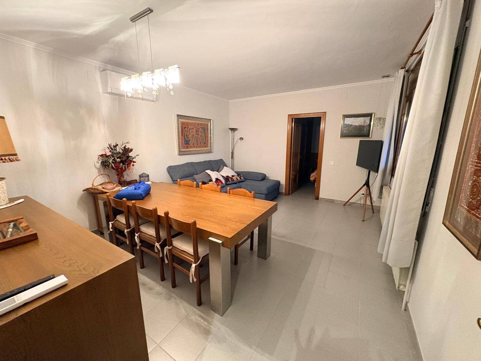 5 bedroom Townhouse for sale in La Torre de Claramunt with garage - € 320,000 (Ref: 9499110)