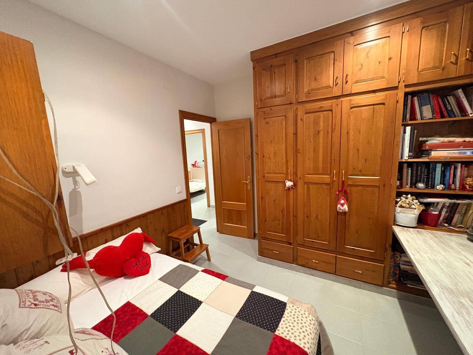 5 bedroom Townhouse for sale in La Torre de Claramunt with garage - € 320,000 (Ref: 9499110)