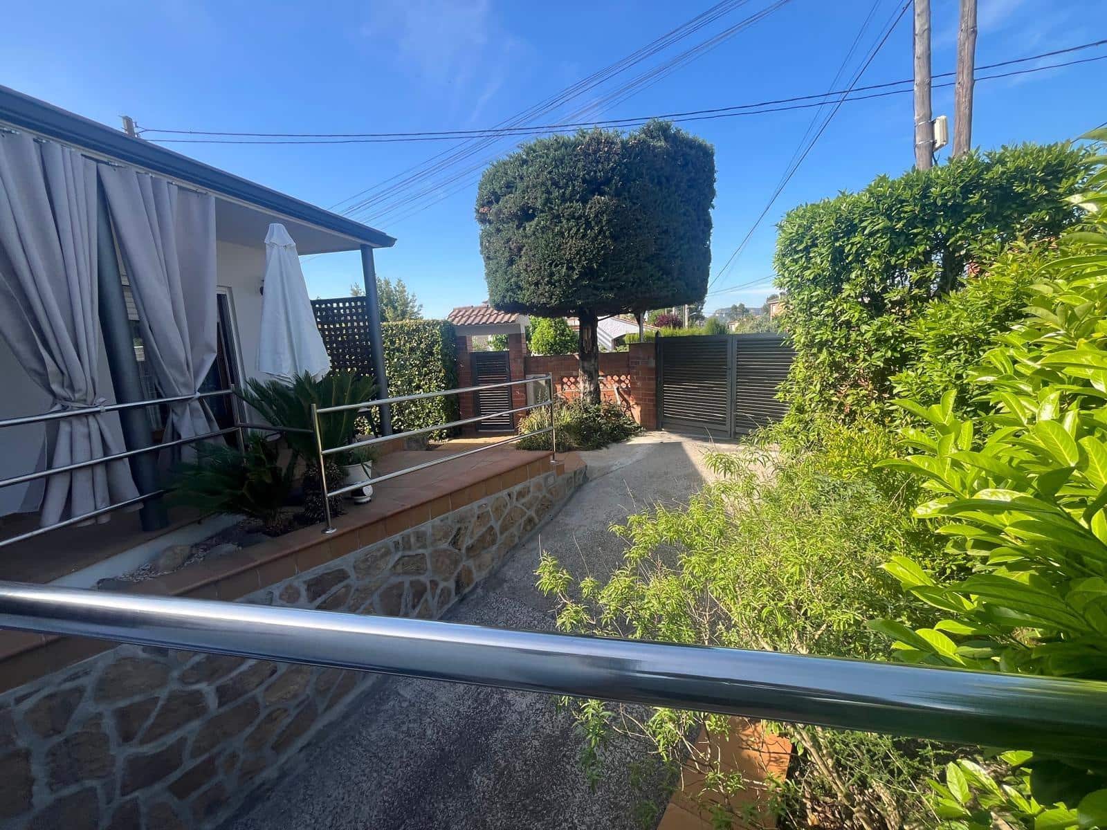 5 bedroom Townhouse for sale in La Torre de Claramunt with garage - € 320,000 (Ref: 9499110)