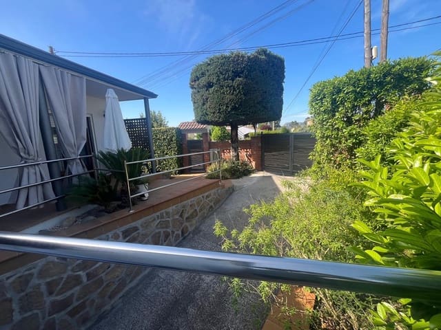 5 bedroom Townhouse for sale in La Torre de Claramunt with garage - € 320,000 (Ref: 9499110)