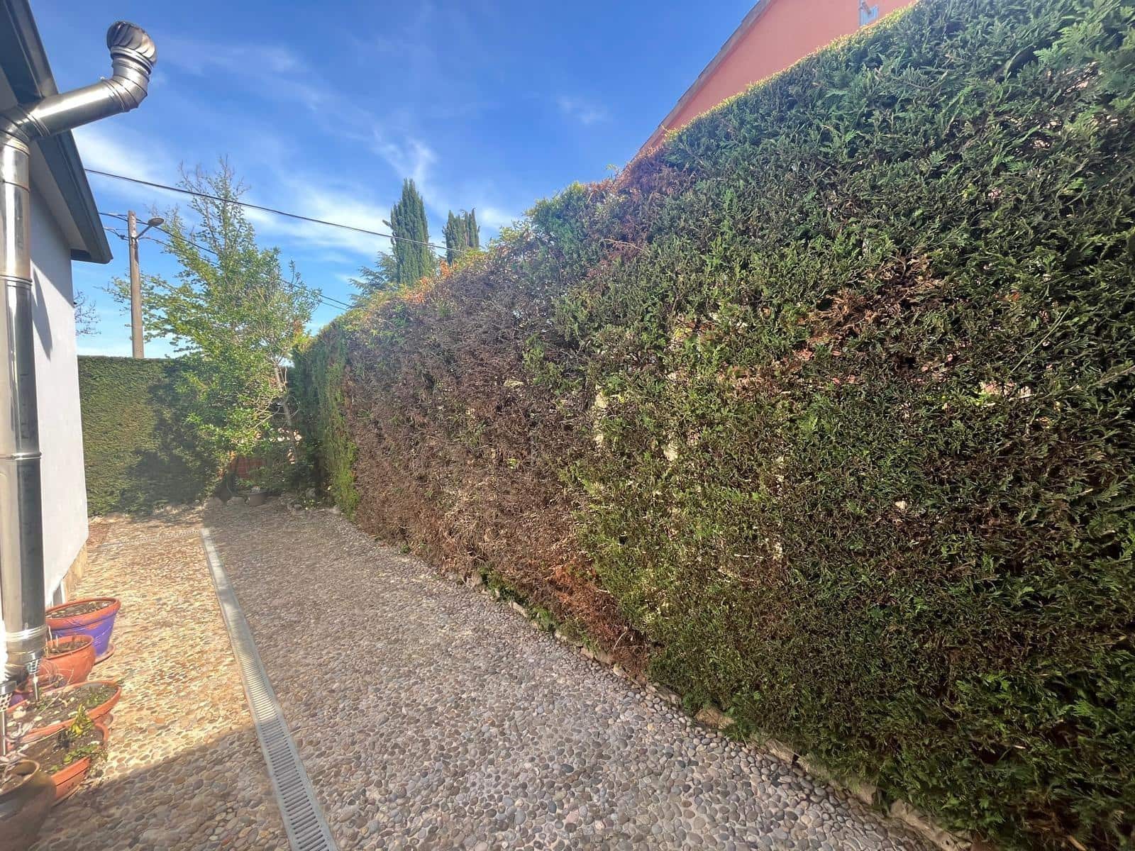 5 bedroom Townhouse for sale in La Torre de Claramunt with garage - € 320,000 (Ref: 9499110)