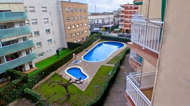 2 bedroom Flat for sale in Salou with pool - € 149,000 (Ref: 9508878)