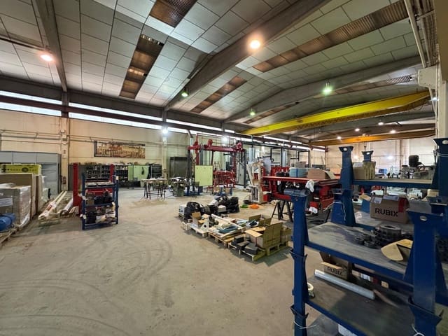 Företag att hyra i Igualada med garage - 9 240 € (Ref: 9508879)