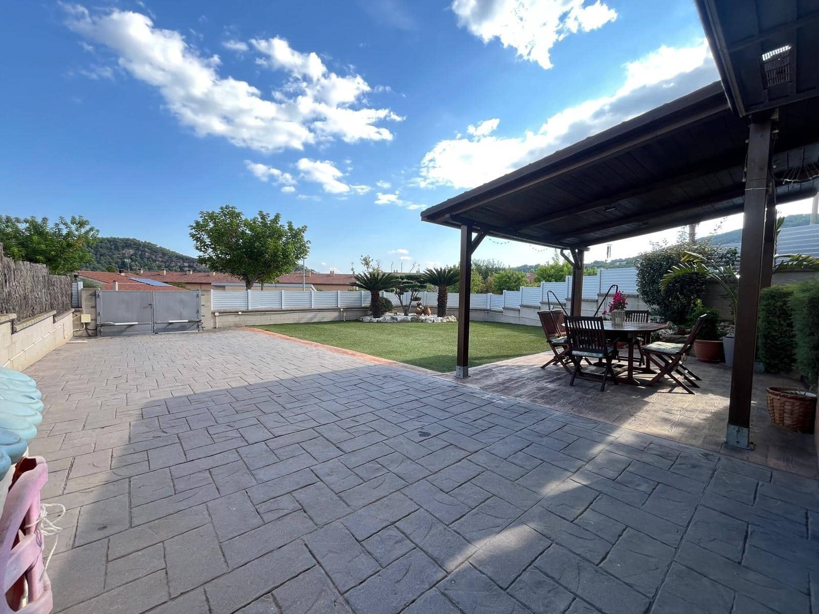 4 soveværelse Villa til salg i Vallbona d'Anoia med garage - € 340.000 (Ref: 9524303)