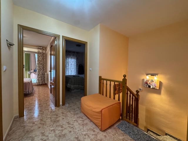 4 chambre Maison de Ville à vendre à Pira avec garage - 187 000 € (Ref: 9534030)