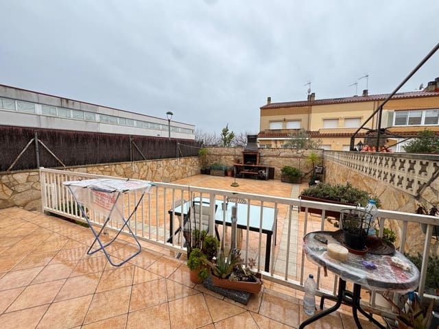 4 chambre Maison de Ville à vendre à Pira avec garage - 187 000 € (Ref: 9534030)