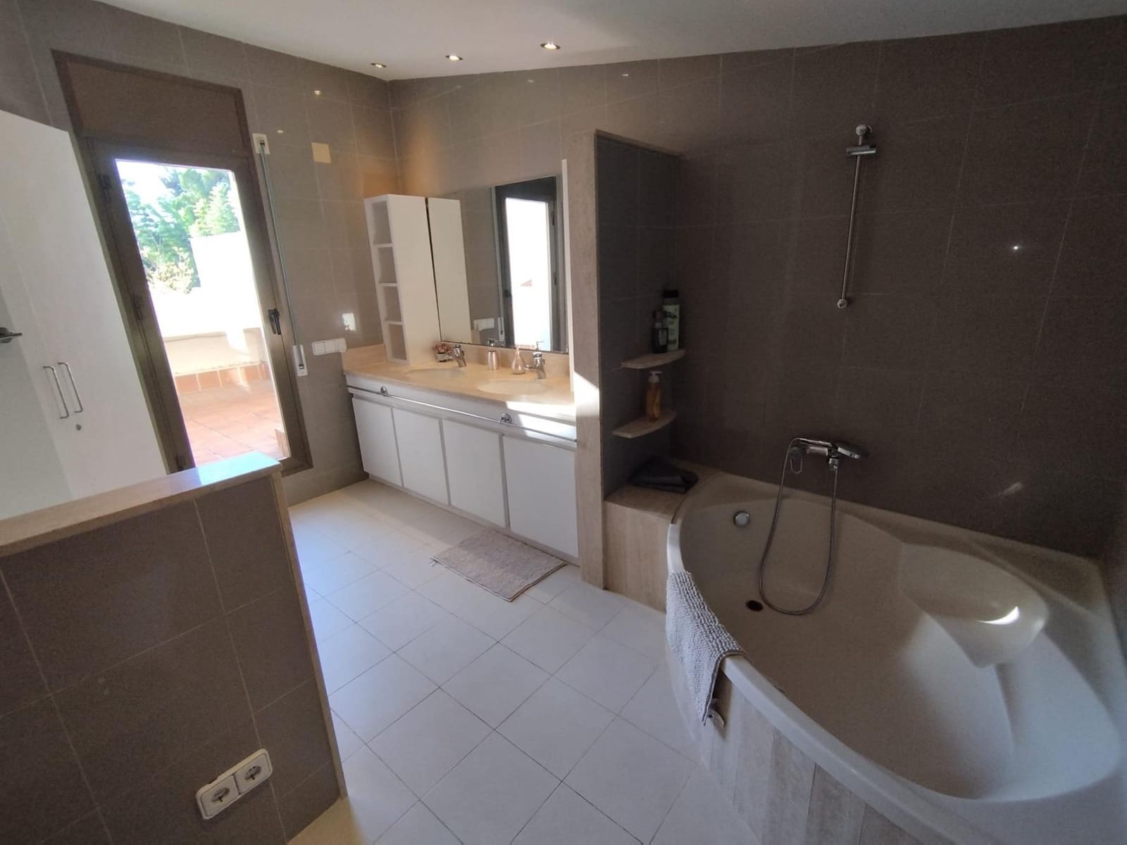 5 bedroom Terraced Villa for sale in Salou with pool garage - € 495,000 (Ref: 9568661)