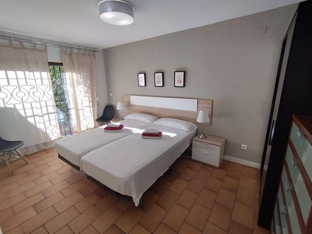 5 sypialnia Dom szeregowy na sprzedaż w Salou z basenem garażem - 495 000 € (Ref: 9568661)