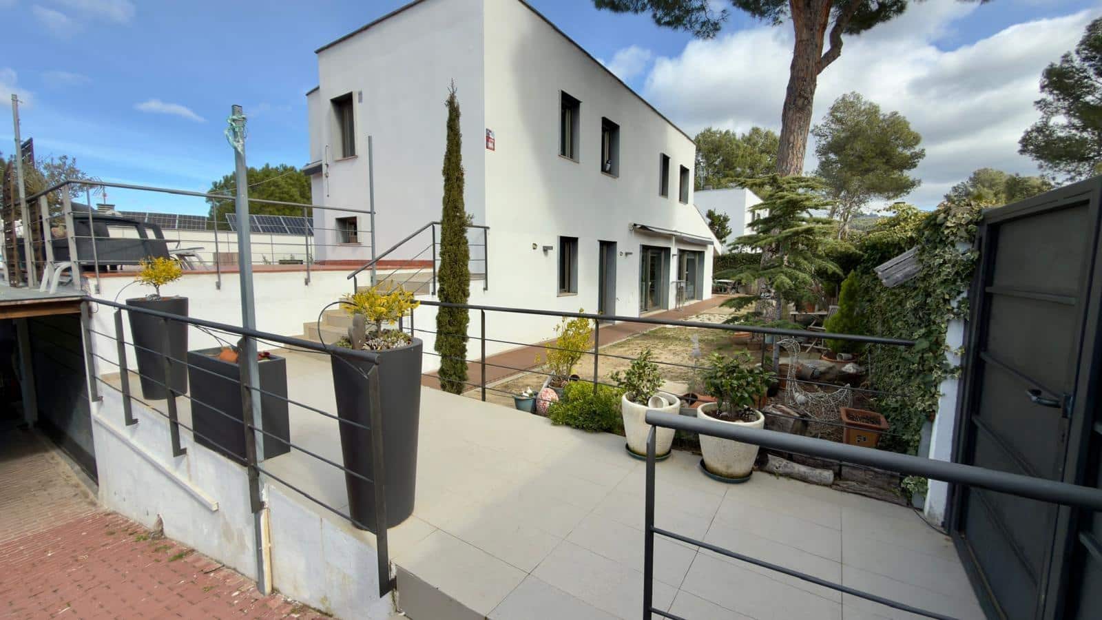 Chalet de 5 habitaciones en Castellolí en venta con garaje - 479.000 € (Ref: 9604977)