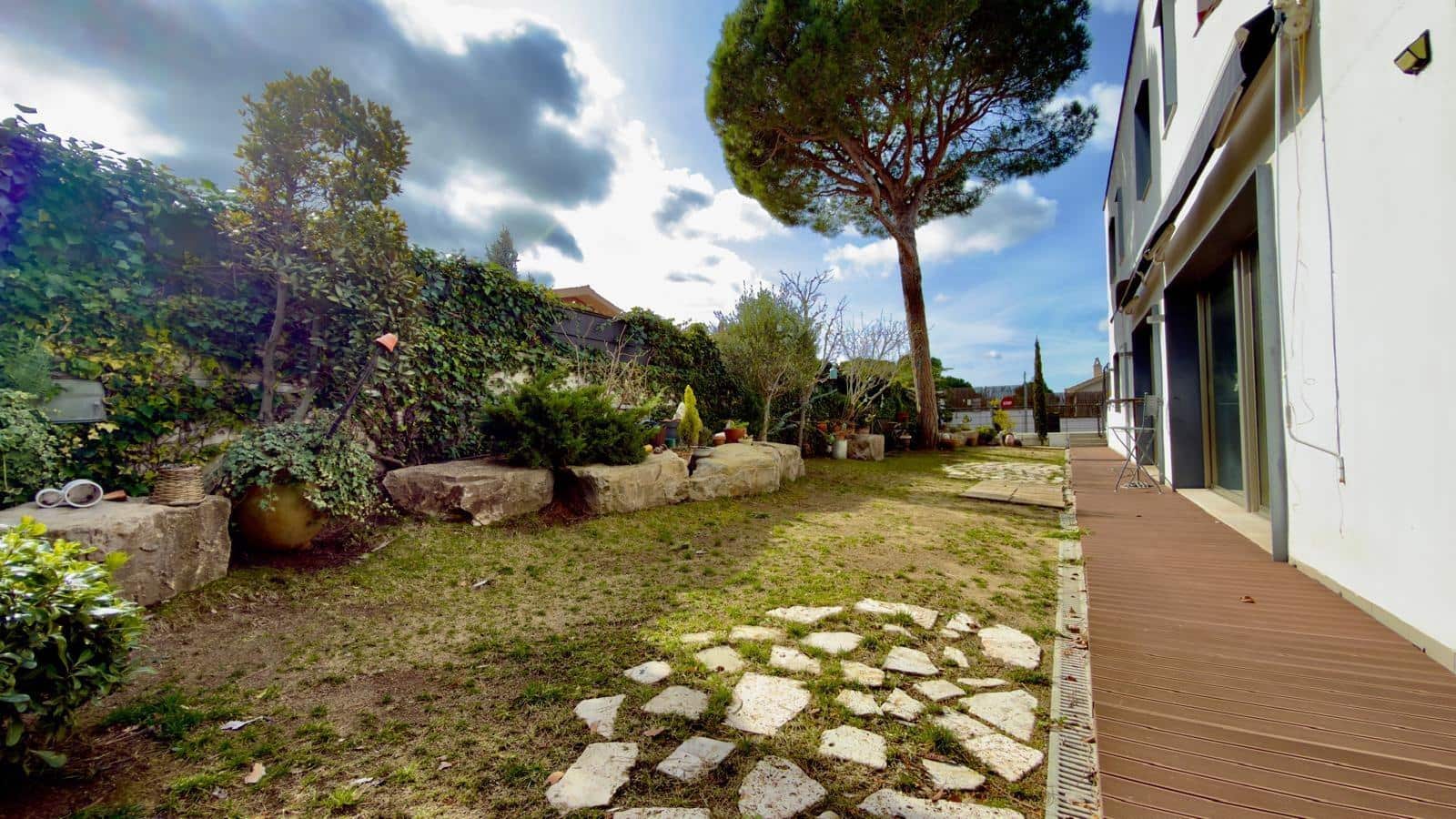 Chalet de 5 habitaciones en Castellolí en venta con garaje - 479.000 € (Ref: 9604977)