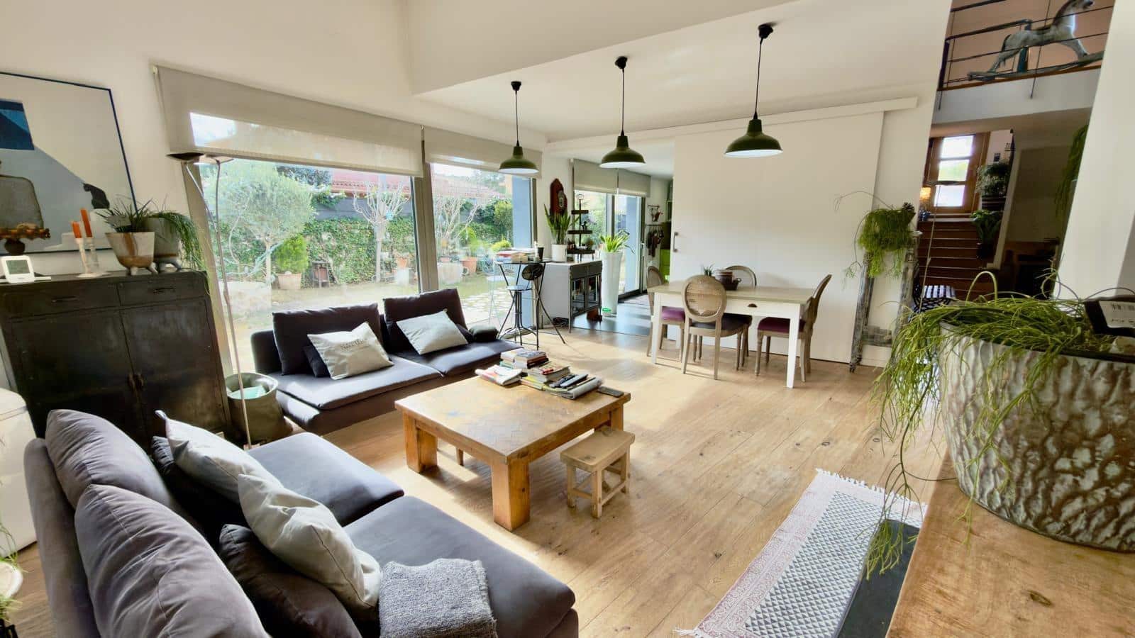 5 bedroom Villa for sale in Castelloli with garage - € 479,000 (Ref: 9604977)