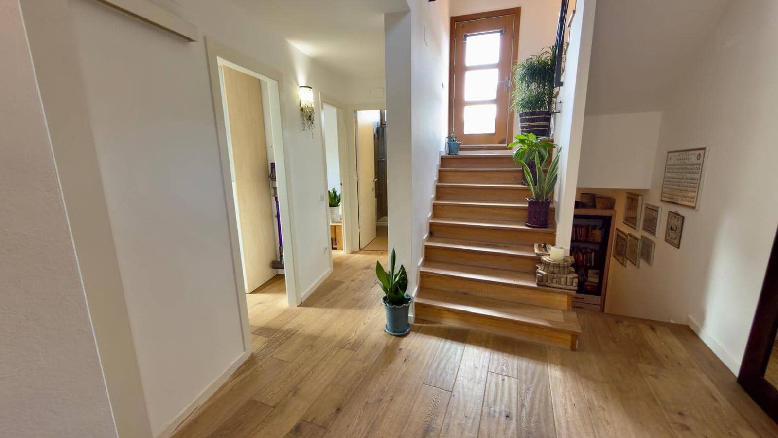 5 bedroom Villa for sale in Castelloli with garage - € 479,000 (Ref: 9604977)