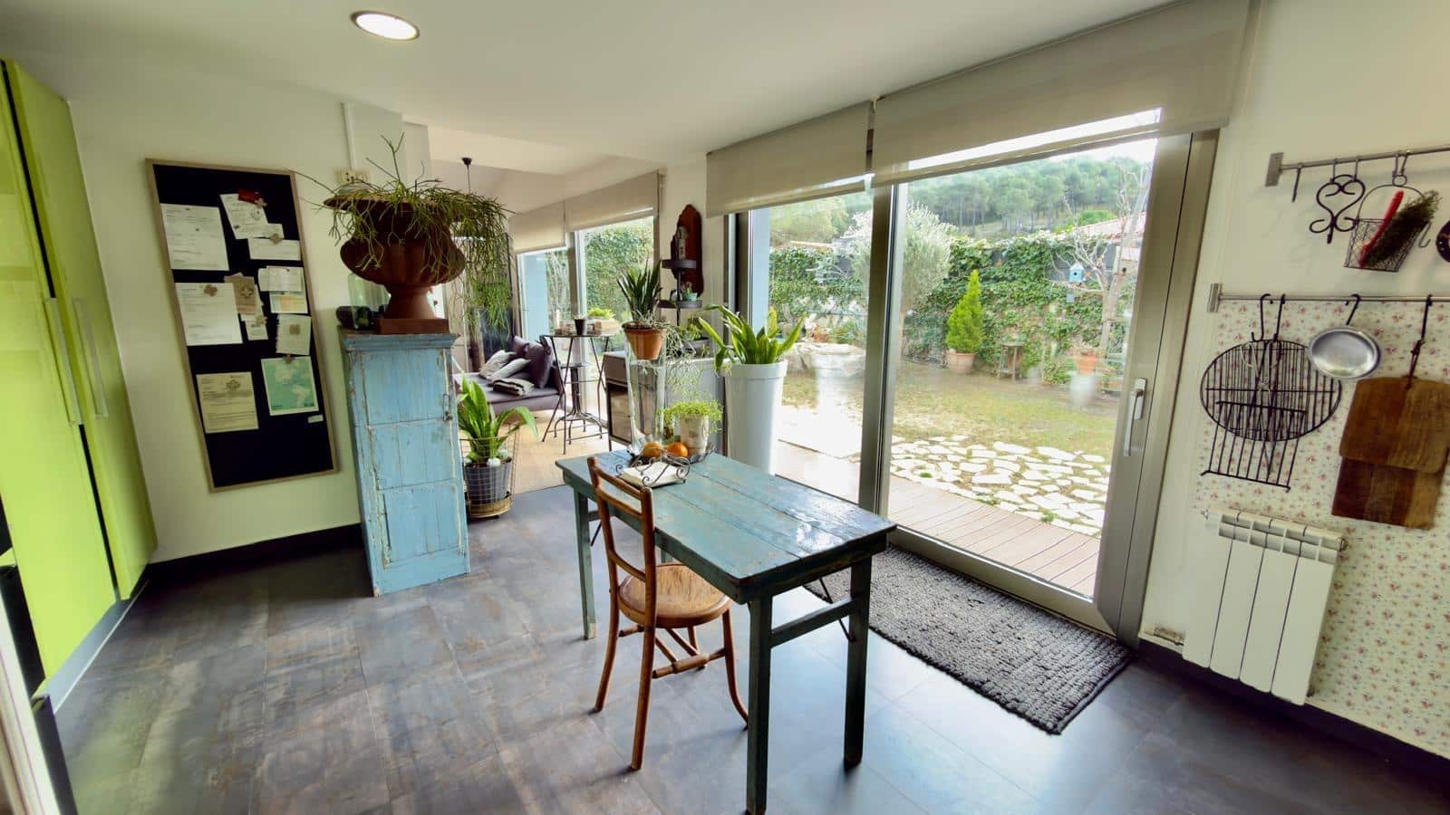 5 bedroom Villa for sale in Castelloli with garage - € 479,000 (Ref: 9604977)