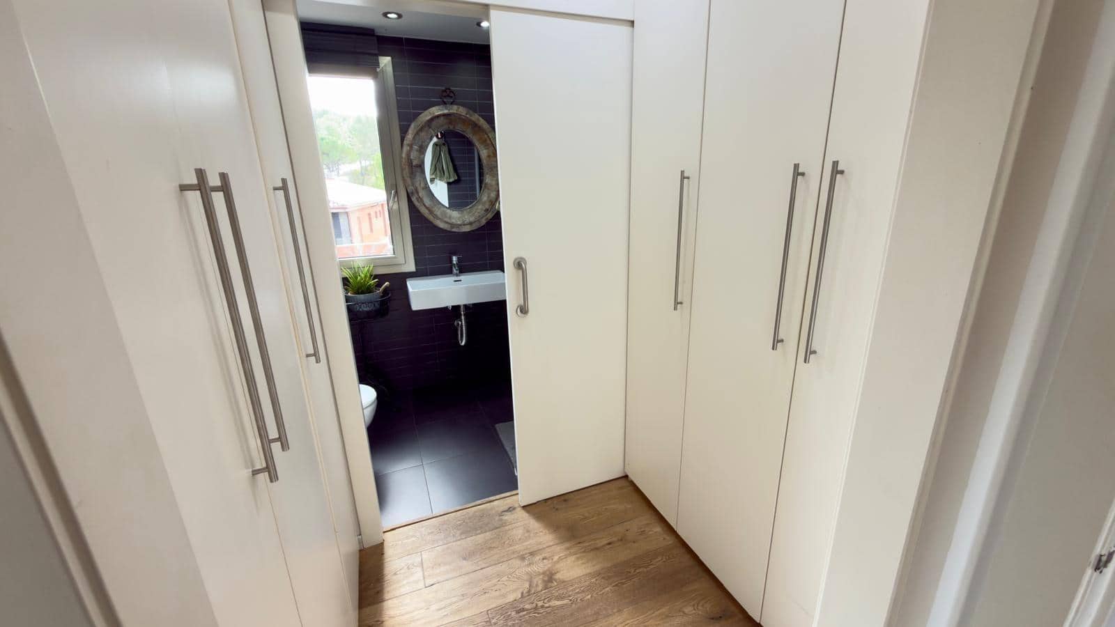 5 bedroom Villa for sale in Castelloli with garage - € 479,000 (Ref: 9604977)