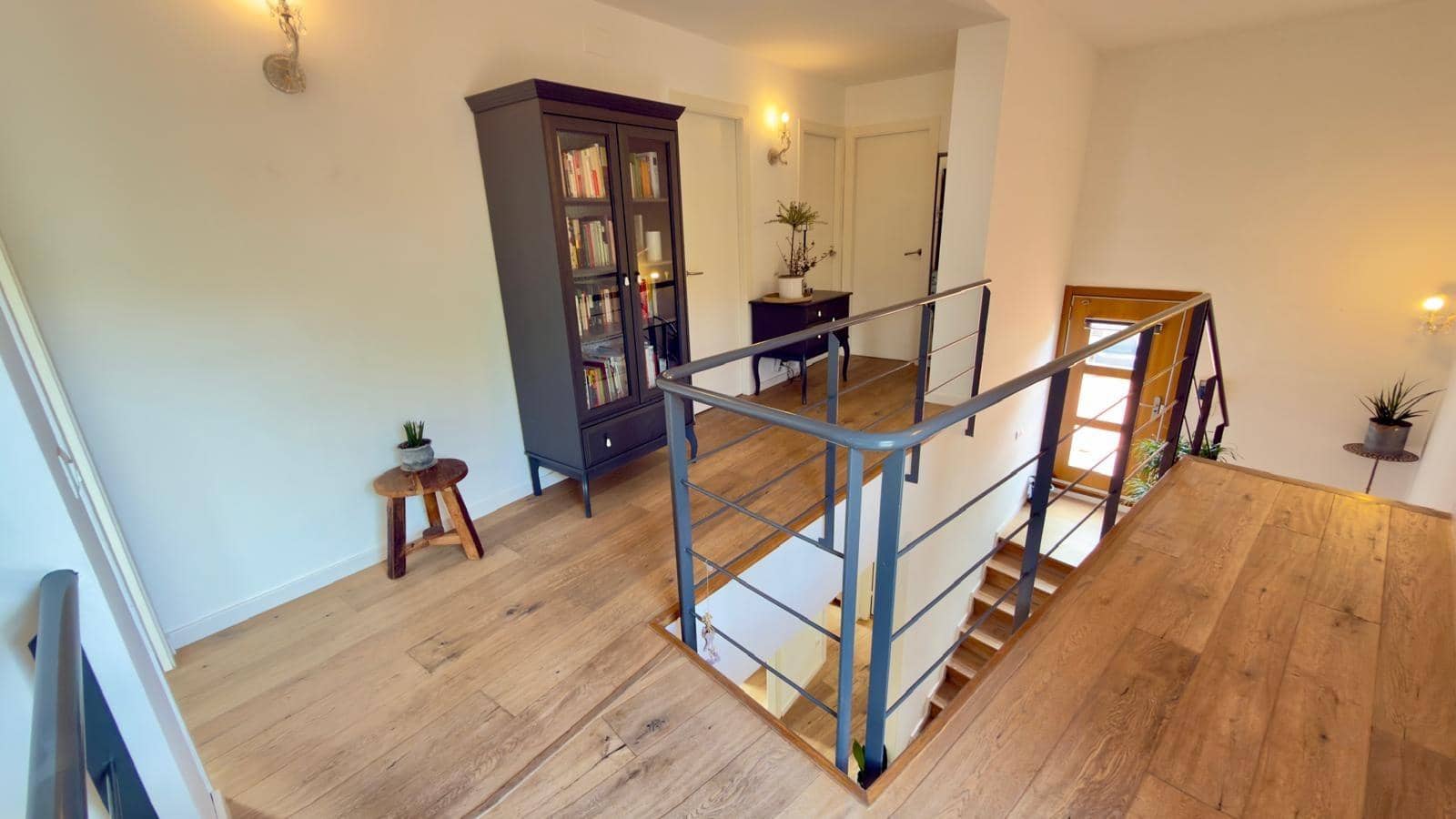 5 bedroom Villa for sale in Castelloli with garage - € 479,000 (Ref: 9604977)