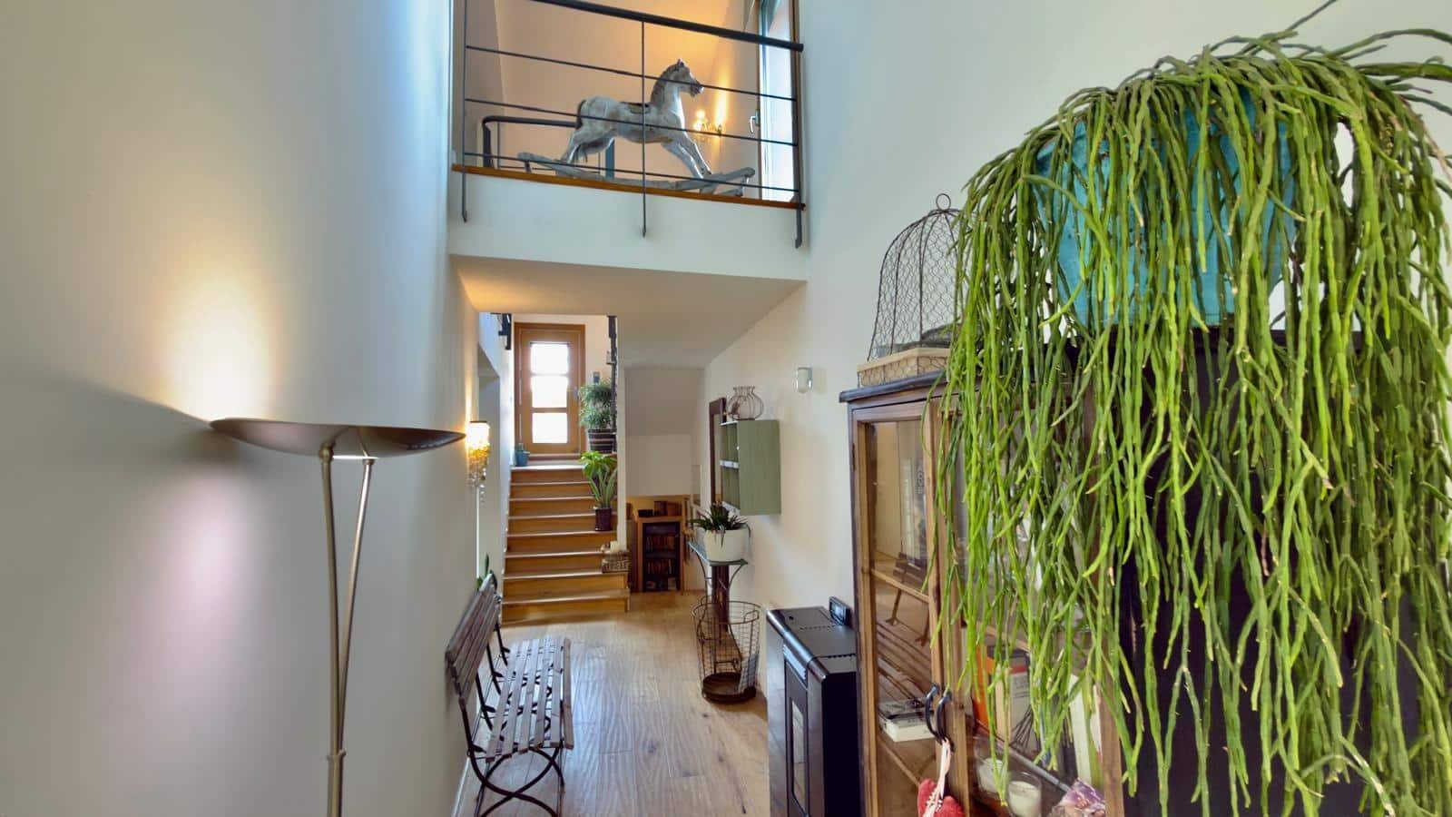 5 bedroom Villa for sale in Castelloli with garage - € 479,000 (Ref: 9604977)