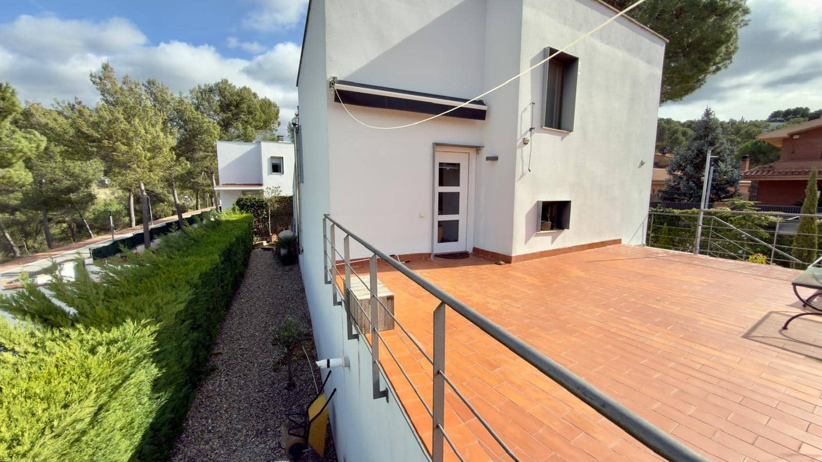 5 bedroom Villa for sale in Castelloli with garage - € 479,000 (Ref: 9604977)