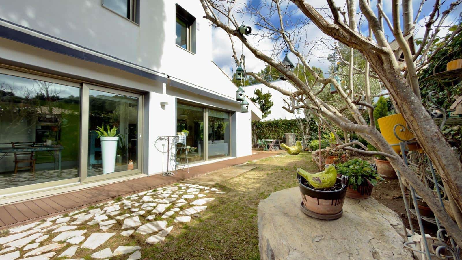 5 bedroom Villa for sale in Castelloli with garage - € 479,000 (Ref: 9604977)