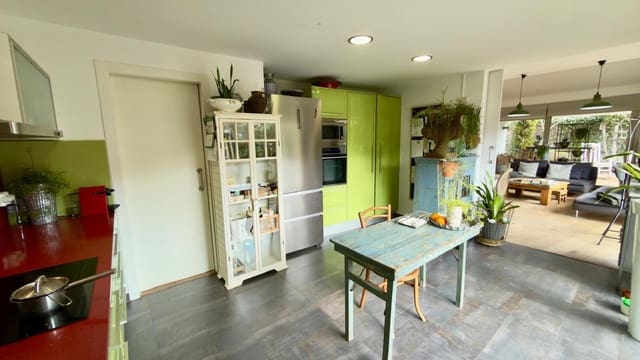 5 sypialnia Willa na sprzedaż w Castellolí z garażem - 479 000 € (Ref: 9604977)