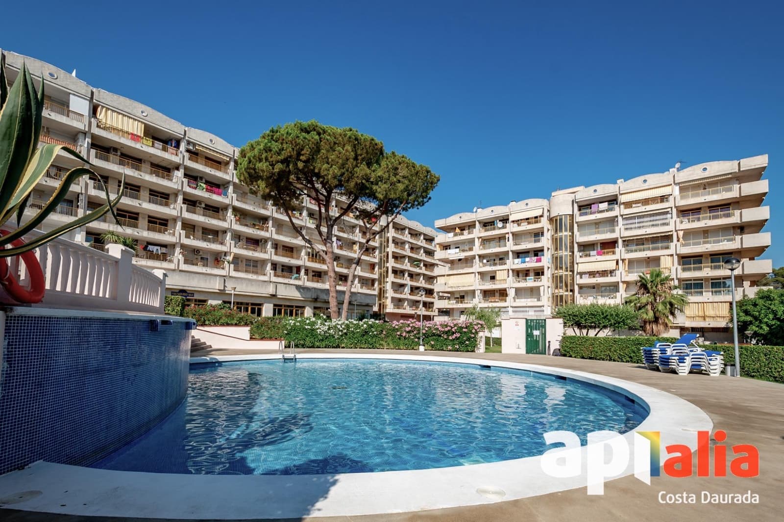 2 bedroom Flat for sale in Salou with pool - € 169,000 (Ref: 9608071)