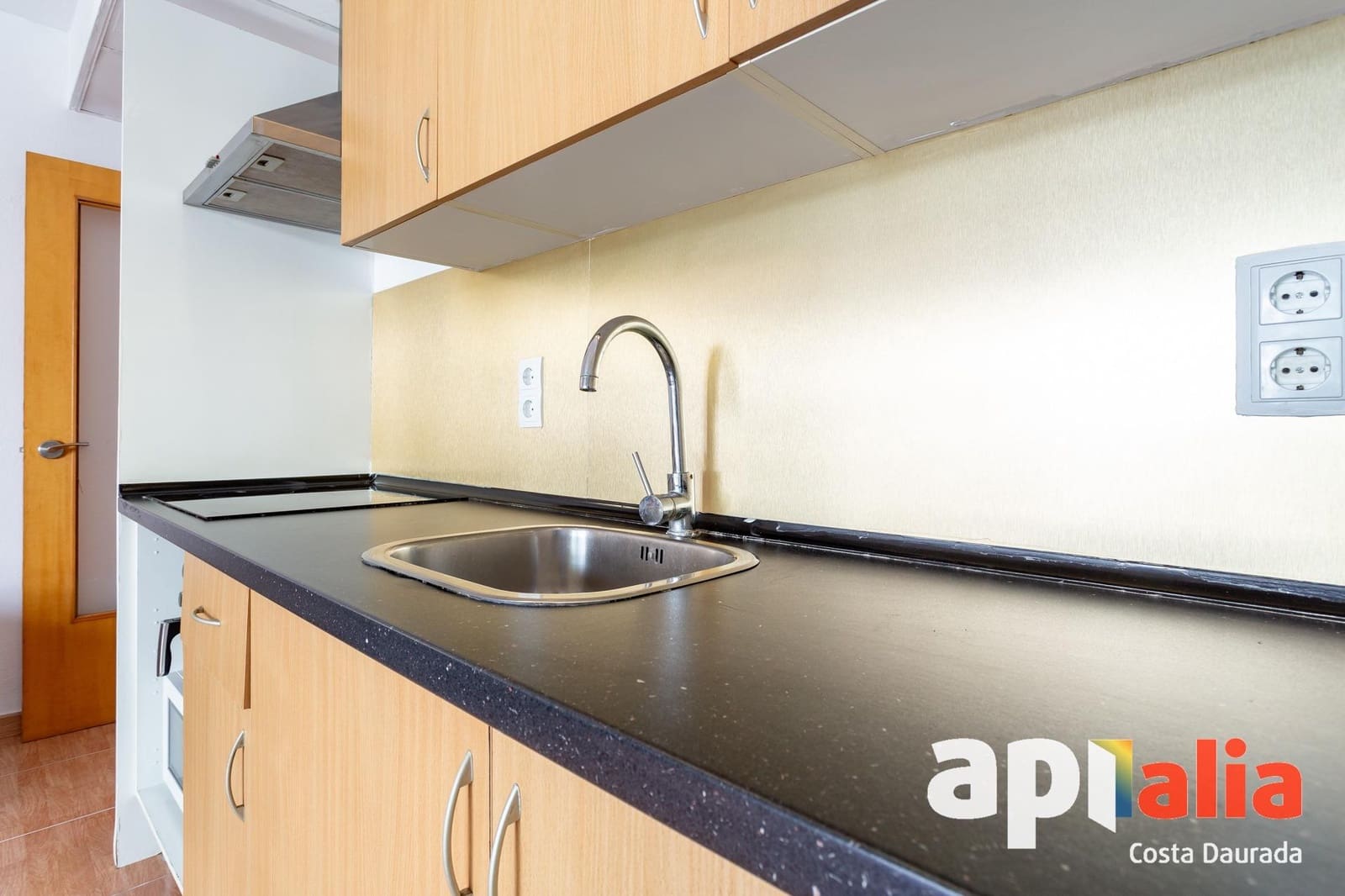 2 bedroom Flat for sale in Salou with pool - € 169,000 (Ref: 9608071)