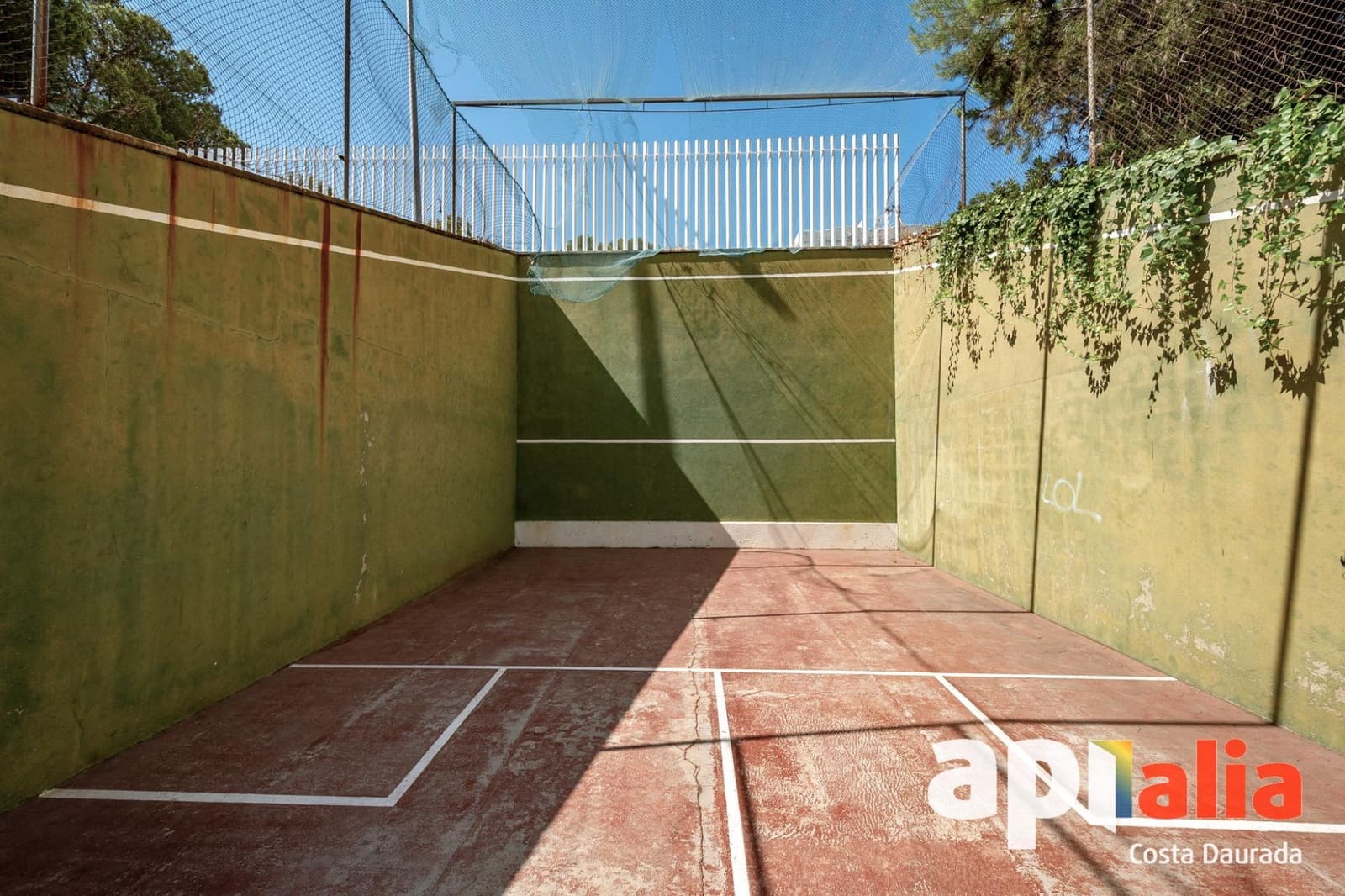 2 bedroom Flat for sale in Salou with pool - € 169,000 (Ref: 9608071)