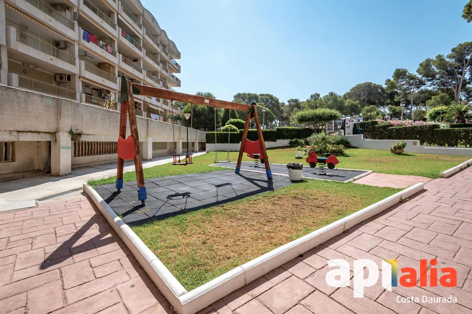 2 bedroom Flat for sale in Salou with pool - € 169,000 (Ref: 9608071)
