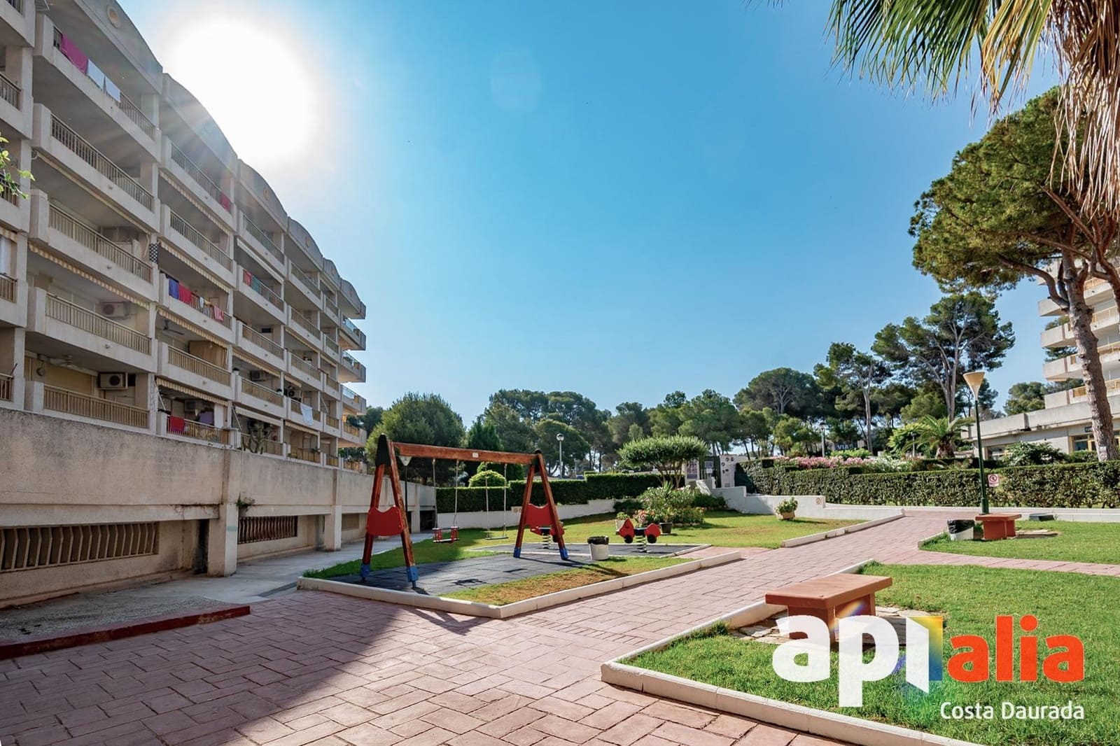 2 bedroom Flat for sale in Salou with pool - € 169,000 (Ref: 9608071)