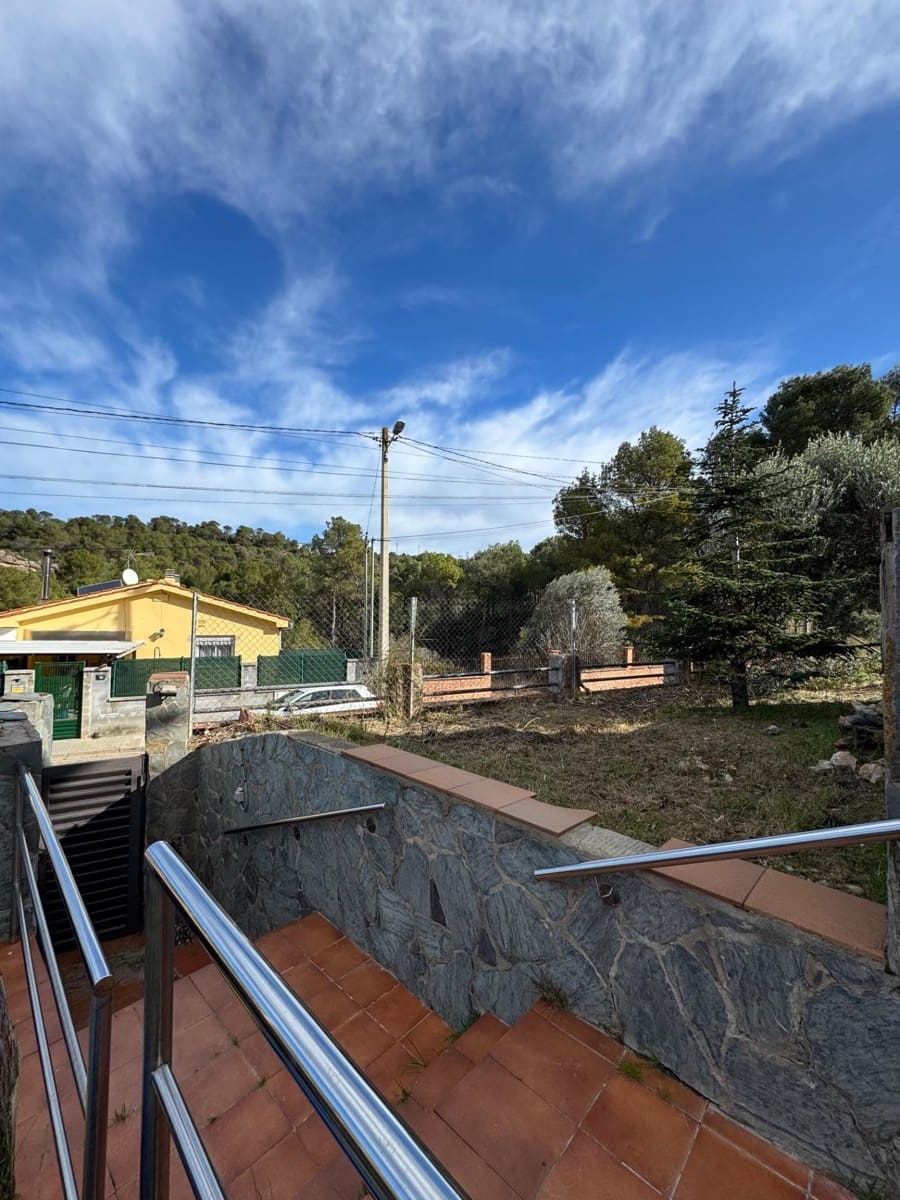 4 bedroom Villa for sale in La Pobla de Claramunt - € 250,000 (Ref: 9619233)