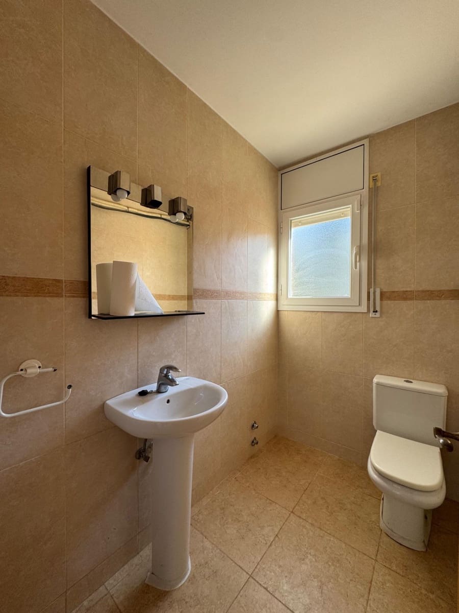 4 bedroom Villa for sale in La Pobla de Claramunt - € 250,000 (Ref: 9619233)