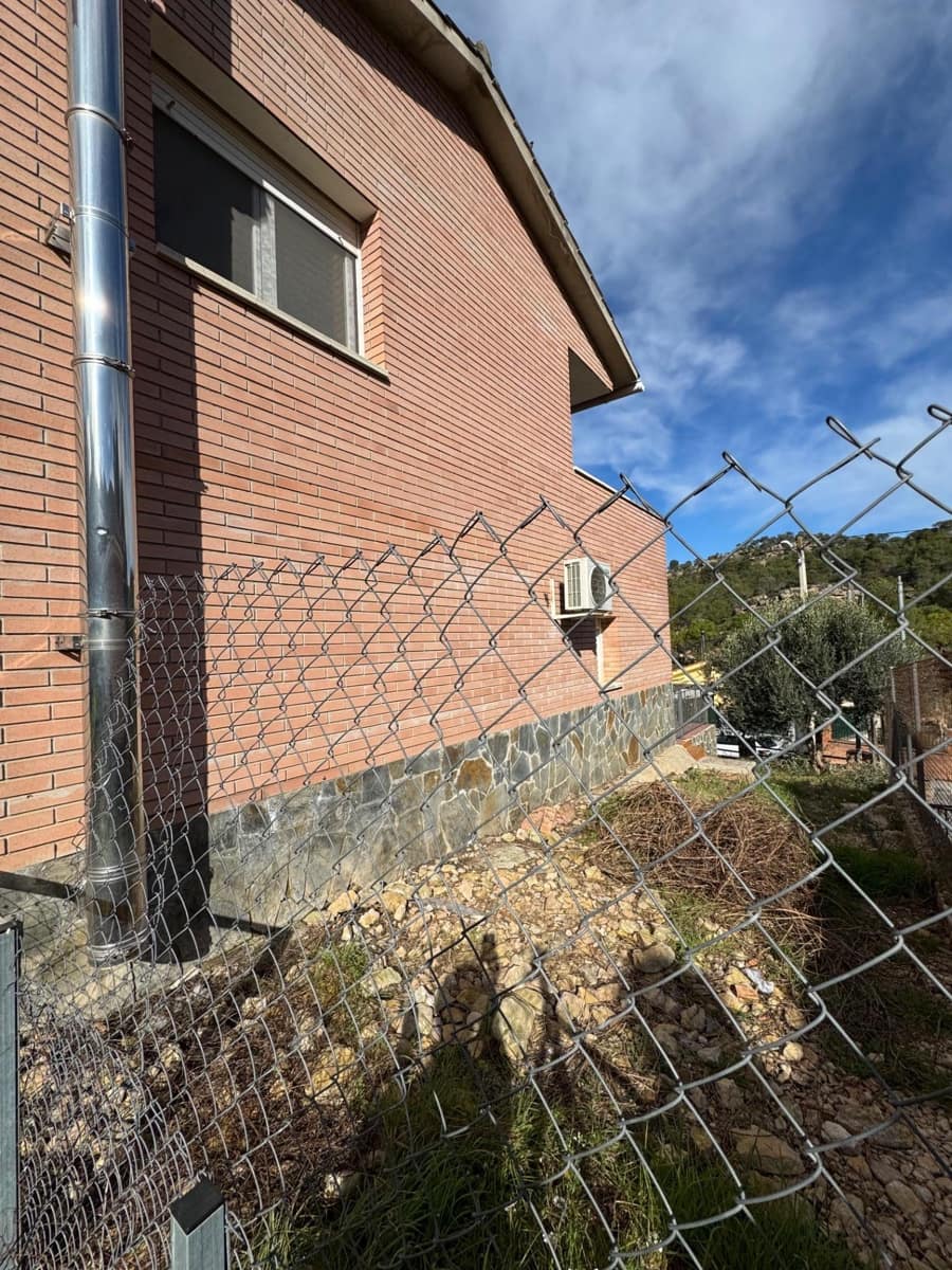 4 bedroom Villa for sale in La Pobla de Claramunt - € 250,000 (Ref: 9619233)