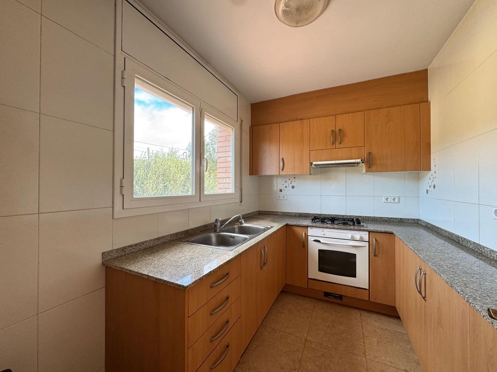 4 bedroom Villa for sale in La Pobla de Claramunt - € 250,000 (Ref: 9619233)